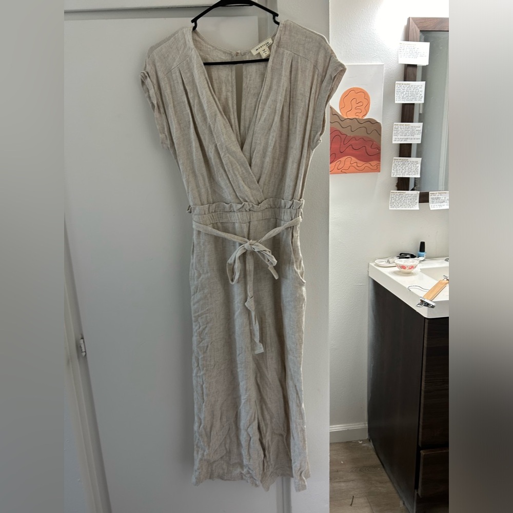 Beige linen jumpsuit. Size M/L
